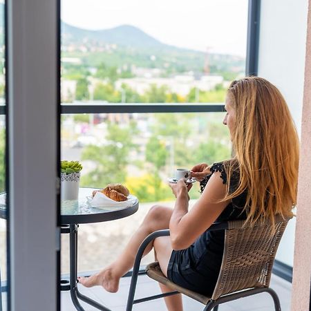 Sweet Home Apartman , 30Sqm Studio, Free Private Parking, Mountain View, Balcony, 20 Min From Downtown Будапешт Экстерьер фото