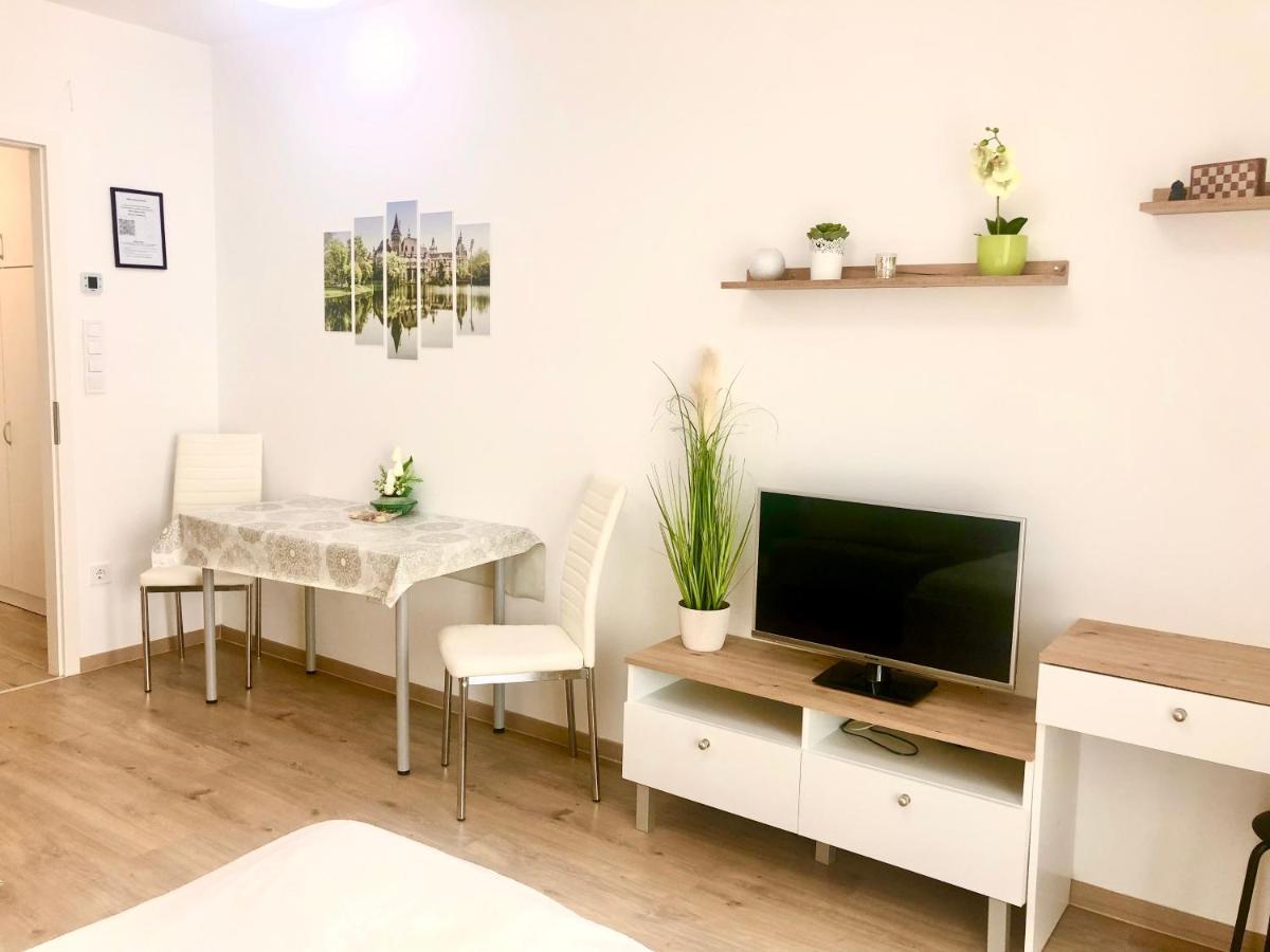 Sweet Home Apartman , 30Sqm Studio, Free Private Parking, Mountain View, Balcony, 20 Min From Downtown Будапешт Экстерьер фото