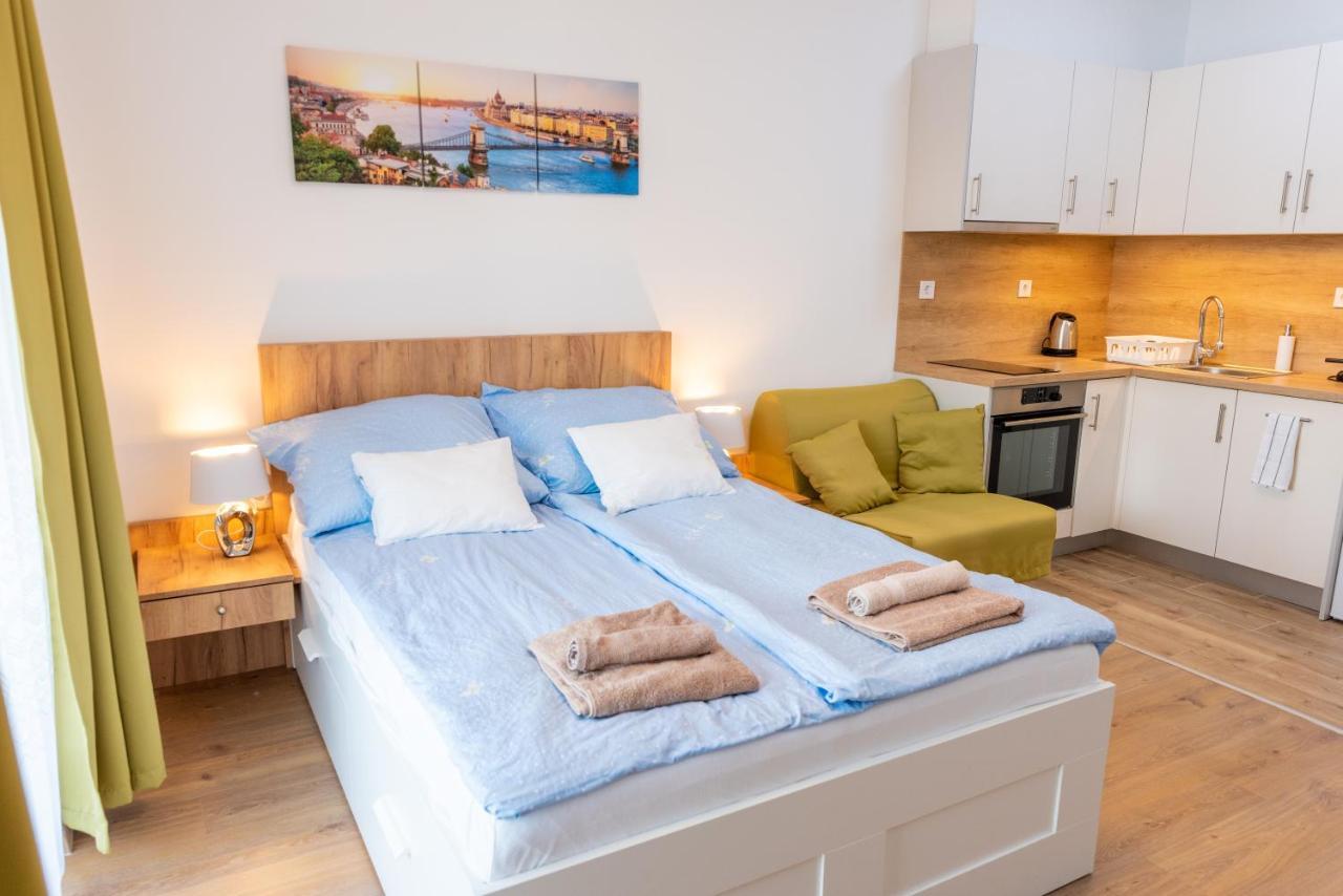 Sweet Home Apartman , 30Sqm Studio, Free Private Parking, Mountain View, Balcony, 20 Min From Downtown Будапешт Экстерьер фото