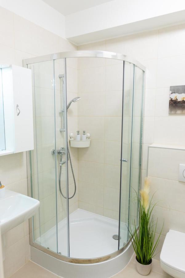 Sweet Home Apartman , 30Sqm Studio, Free Private Parking, Mountain View, Balcony, 20 Min From Downtown Будапешт Экстерьер фото