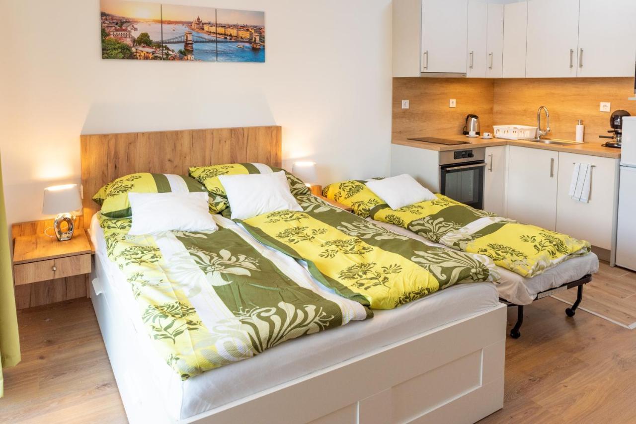 Sweet Home Apartman , 30Sqm Studio, Free Private Parking, Mountain View, Balcony, 20 Min From Downtown Будапешт Экстерьер фото