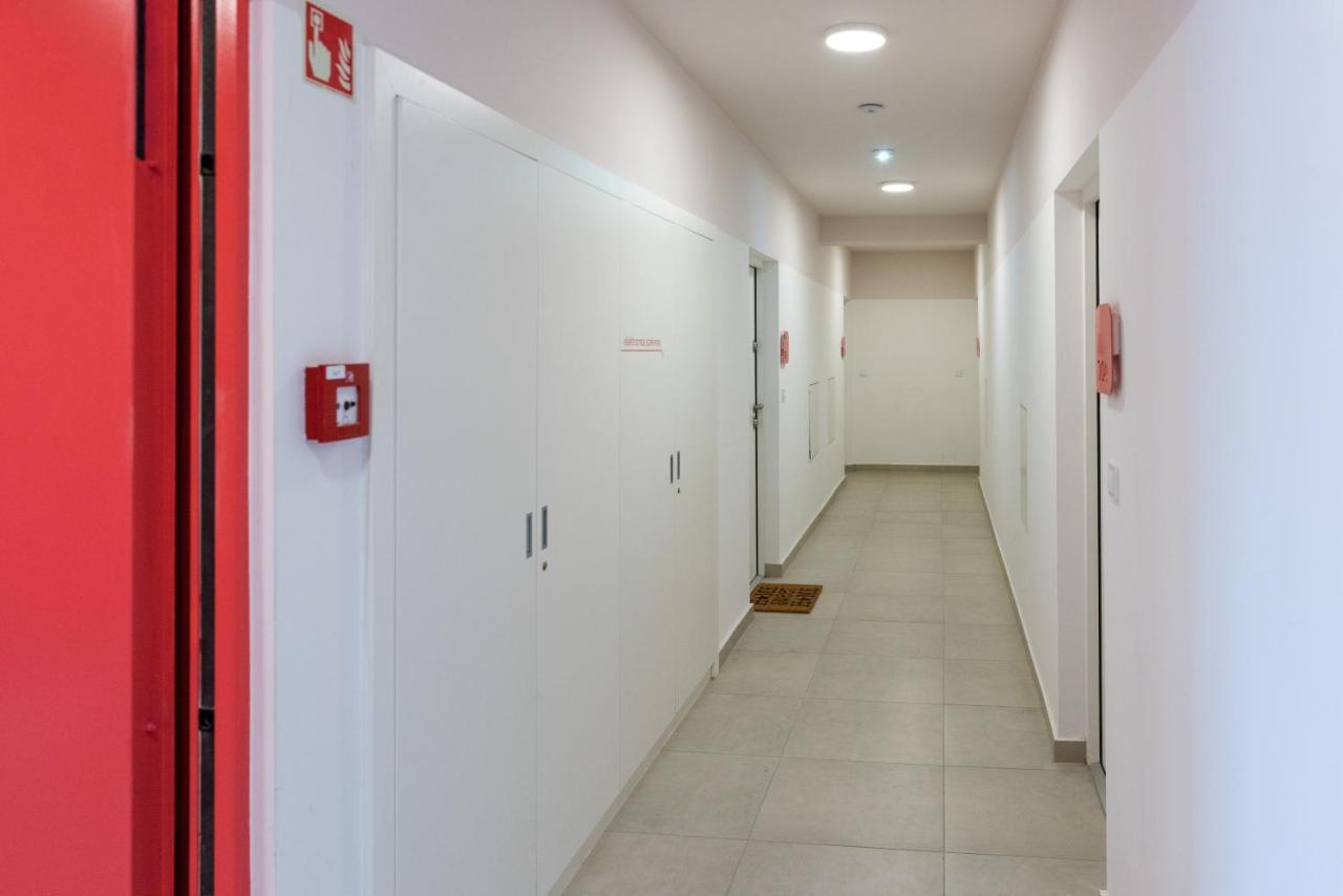 Sweet Home Apartman , 30Sqm Studio, Free Private Parking, Mountain View, Balcony, 20 Min From Downtown Будапешт Экстерьер фото