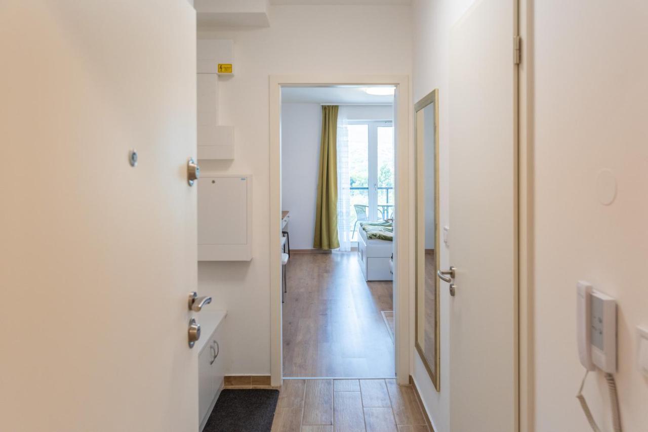 Sweet Home Apartman , 30Sqm Studio, Free Private Parking, Mountain View, Balcony, 20 Min From Downtown Будапешт Экстерьер фото