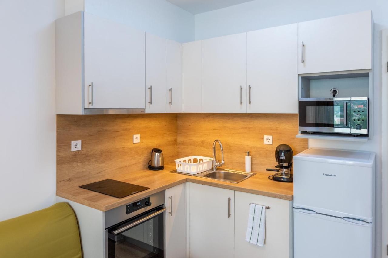 Sweet Home Apartman , 30Sqm Studio, Free Private Parking, Mountain View, Balcony, 20 Min From Downtown Будапешт Экстерьер фото
